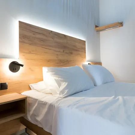 Jacuzzi Suite Piazza Dei Leoni Heraklion  Exterior photo